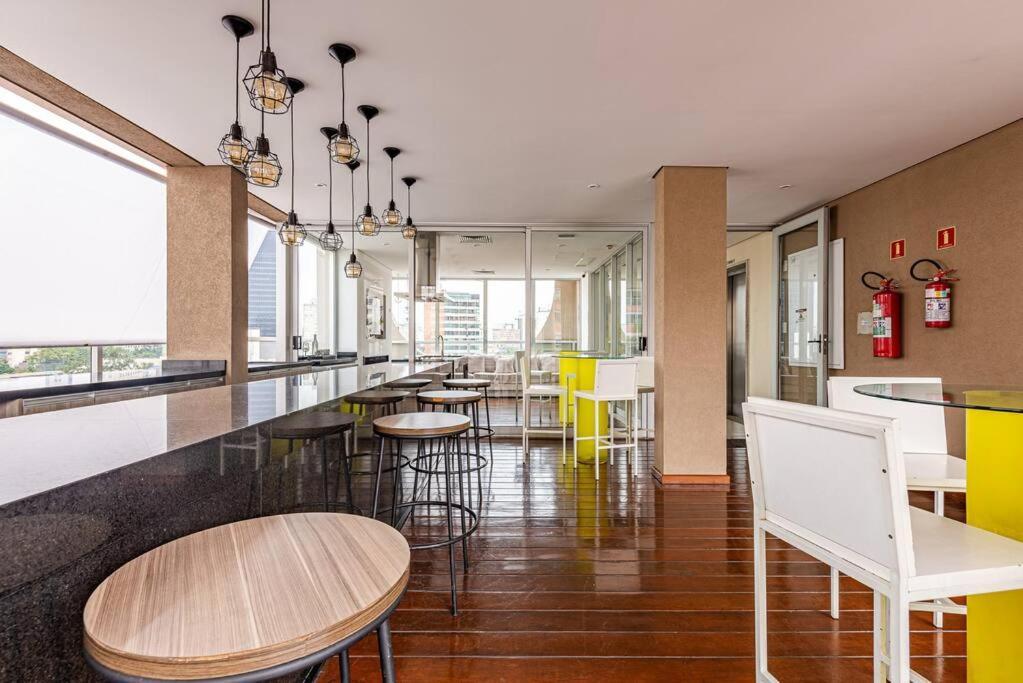 Apartamento Lindo Apto Studio Na R Augusta Para 3 Pessoas, Com Estacionamento! *